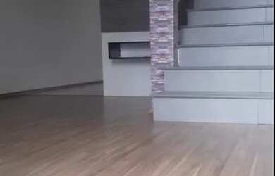 Imagem: A casa possui 2 Dormitórios, 1 Banheiro, 1 Vaga na garagem