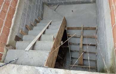 Imagem: A casa possui 2 Dormitórios, 2 Banheiros, 1 Vaga na garagem