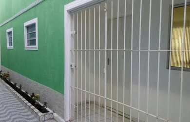 Imagem: A casa possui 2 Dormitórios, 1 Banheiro, 1 Vaga na garagem