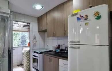 Imagem: O apartamento possui 3 Dormitórios, 1 Banheiro, 1 Vaga na garagem