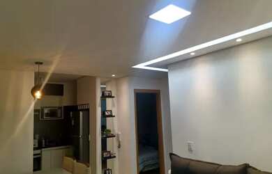 Imagem: O apartamento possui 2 Dormitórios, 1 Banheiro, 1 Vaga na garagem