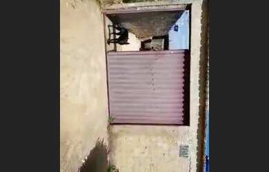 Imagem: A casa possui 2 Dormitórios, 1 Banheiro, 3 Vagas na garagem