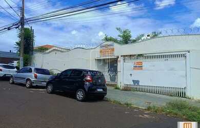 Imagem: O depósito possui 5 Vagas na garagem, 600m² de Área e está