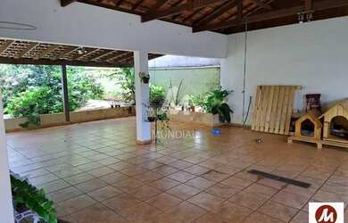 Imagem: A casa possui 3 Dormitórios, 5 Banheiros, 5 Vagas na garagem