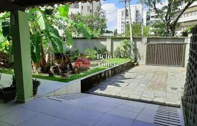 Imagem: A casa possui 3 Dormitórios, 4 Banheiros, 2 Vagas na garagem