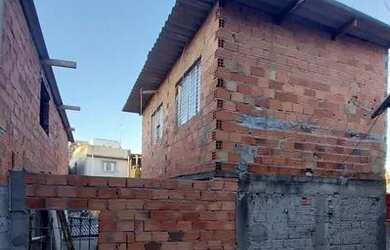 Imagem: A casa possui 2 Dormitórios, 1 Banheiro e está localizado