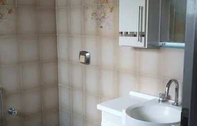 Imagem: A casa possui 3 Dormitórios, 2 Banheiros, 3 Vagas na garagem