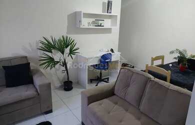 Imagem: O apartamento possui 2 Dormitórios, 1 Banheiro, 1 Vaga na garagem