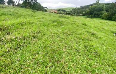 Imagem: O terreno possui 600m² de Área e está localizado em Centro