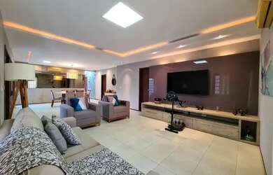 Imagem: A casa possui 3 Dormitórios, 2 Banheiros, 4 Vagas na garagem