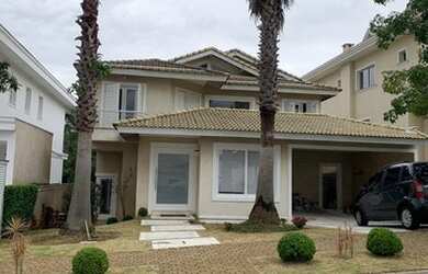 Imagem: A casa em condomínio possui 4 Dormitórios, 4 Banheiros, 4