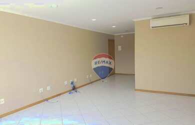 Imagem: O depósito possui 2 Vagas na garagem, 38m² de Área e está