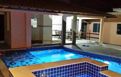 Imagem: A casa em condomínio possui 4 Dormitórios, 3 Banheiros, 1