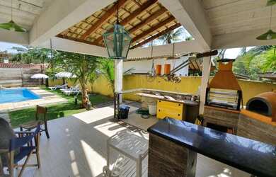 Imagem: A casa possui 3 Dormitórios e 5 Vagas na garagem e está localizado