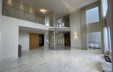 Imagem: A casa em condomínio possui 5 Dormitórios, 5 Banheiros, 5