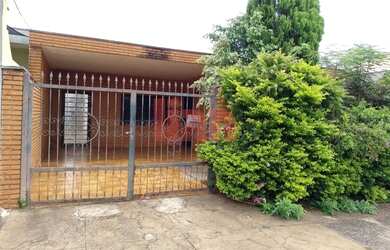 Imagem: O depósito possui 2 Vagas na garagem, 166m² de Área e está