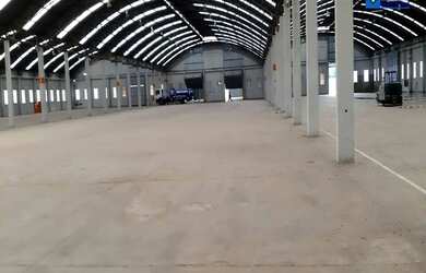 Imagem: O depósito possui 5 Vagas na garagem, 11.500m² de Área e