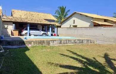 Imagem: A casa possui 3 Dormitórios, 4 Banheiros, 5 Vagas na garagem