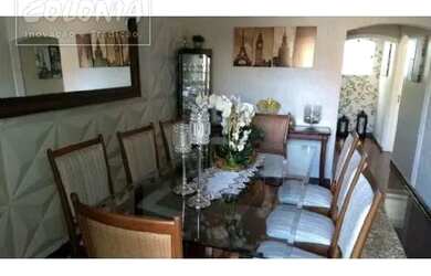 Imagem: A casa possui 4 Dormitórios, 5 Banheiros, 4 Vagas na garagem