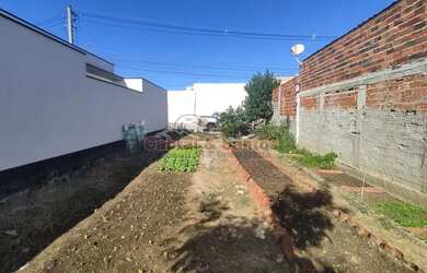 Imagem: O terreno possui 160m² de Área e está localizado em Jardim