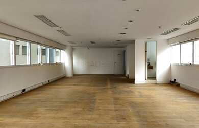 Imagem: O depósito possui 3 Vagas na garagem, 96m² de Área e está