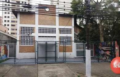 Imagem: O depósito possui 5 Vagas na garagem, 1.324m² de Área e