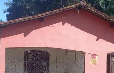 Imagem: A casa possui 3 Dormitórios, 2 Banheiros e está localizado