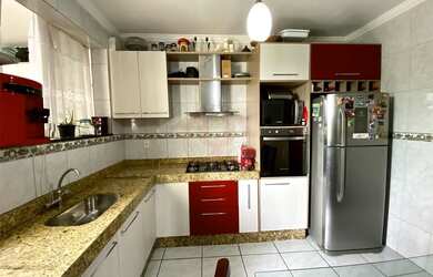 Imagem: O apartamento possui 3 Dormitórios, 2 Banheiros, 1 Vaga na