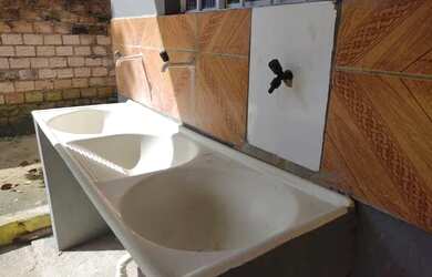 Imagem: A casa possui 2 Dormitórios, 2 Banheiros, 2 Vagas na garagem