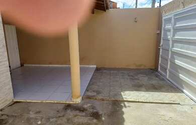 Imagem: A casa possui 3 Dormitórios, 2 Banheiros, 1 Vaga na garagem