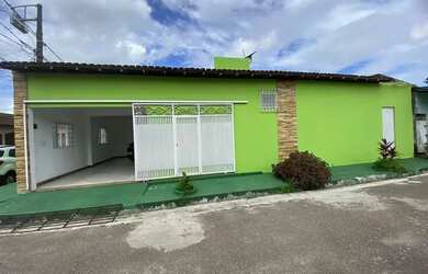 Imagem: A casa possui 2 Dormitórios, 3 Banheiros, 2 Vagas na garagem