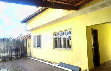 Imagem: A casa possui 2 Dormitórios, 3 Banheiros, 4 Vagas na garagem