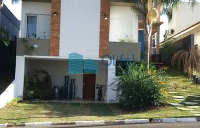 Imagem: A casa em condomínio possui 4 Dormitórios, 5 Banheiros, 2