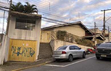 Imagem: A casa possui 3 Dormitórios, 3 Banheiros, 3 Vagas na garagem