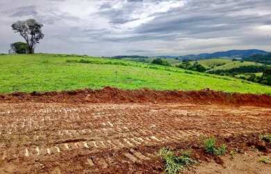 Imagem: O terreno possui 500m² de Área, Imóvel novo e está localizado