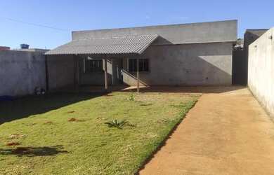 Imagem: A casa em condomínio possui 3 Dormitórios, 2 Banheiros, 4