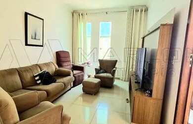 Imagem: A casa possui 3 Dormitórios, 2 Banheiros, 2 Vagas na garagem