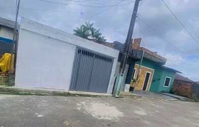 Imagem: A casa possui 2 Dormitórios, 1 Banheiro, 2 Vagas na garagem