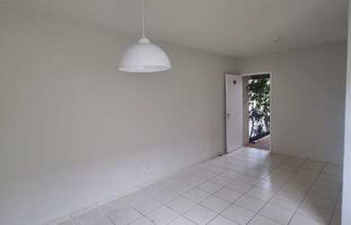 Imagem: A casa em condomínio possui 2 Dormitórios, 1 Banheiro, 2 Vagas