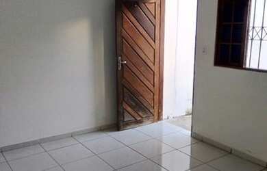 Imagem: A casa possui 2 Dormitórios, 2 Banheiros, 1 Vaga na garagem