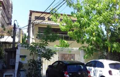 Imagem: A casa em condomínio possui 5 Dormitórios, 5 Banheiros, 2