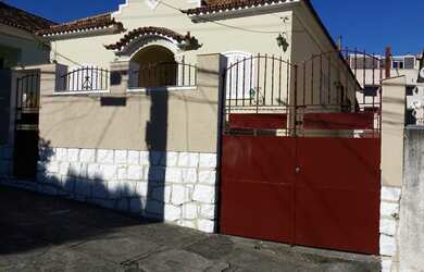 Imagem: A casa possui 1 Dormitório, 2 Vagas na garagem e está localizado