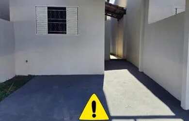 Imagem: A casa possui 2 Dormitórios, 1 Banheiro, 2 Vagas na garagem