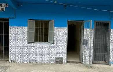 Imagem: A casa possui 2 Dormitórios, 1 Banheiro, Lareira e está localizado