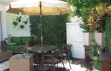 Imagem: A casa em condomínio possui 4 Dormitórios, 5 Banheiros, 3