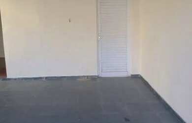 Imagem: A casa possui 2 Dormitórios, 1 Banheiro, 3 Vagas na garagem