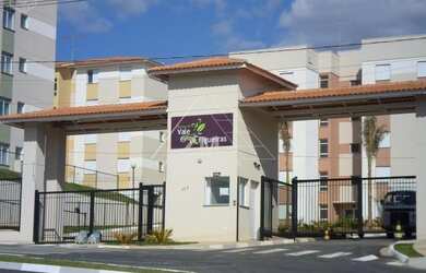 Imagem: O apartamento possui 2 Dormitórios, 1 Banheiro, 1 Vaga na garagem