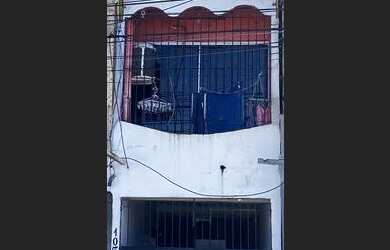 Imagem 1: Casa em canudos de três andares