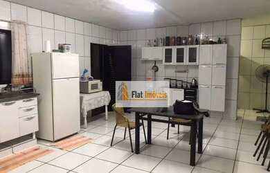 Imagem: A casa possui 3 Dormitórios, 2 Banheiros, 2 Vagas na garagem