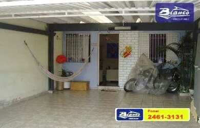 Imagem: A casa possui 3 Dormitórios, 2 Banheiros, 2 Vagas na garagem